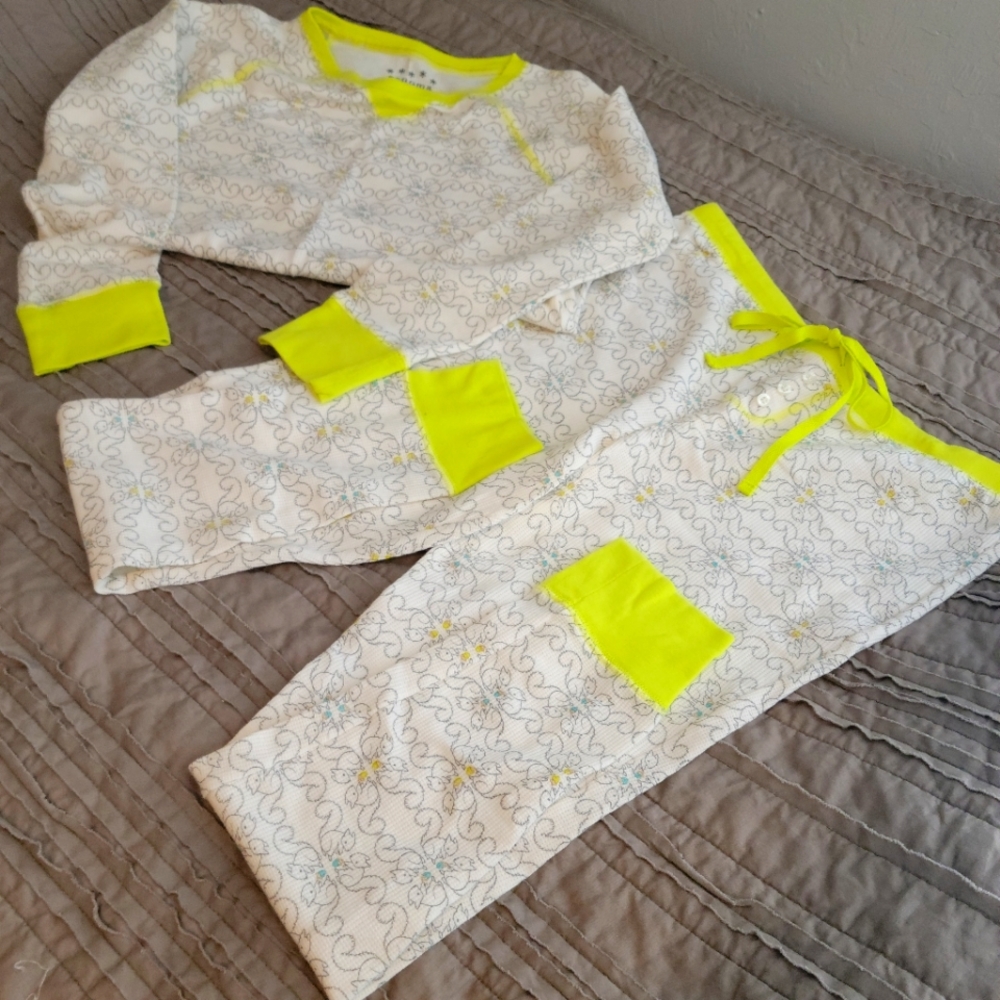 Sonoma Lifestyle Intimates Medium Womens Thermal Squirrel Patterned Pajama Set